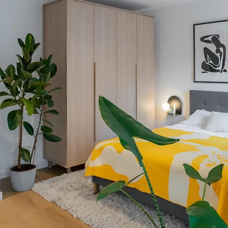 Bright And Cosy Flat Near The River