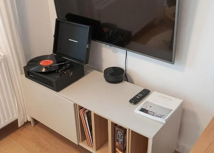 Bright And Cosy Flat Near The River Apartment