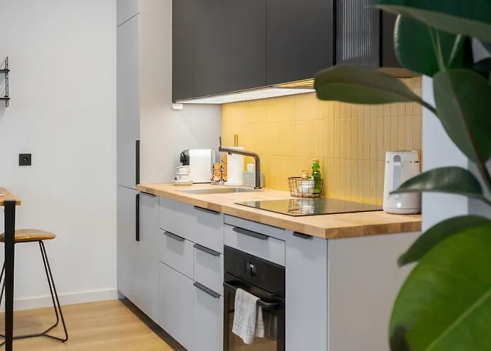 Bright And Cosy Flat Near The River Apartment