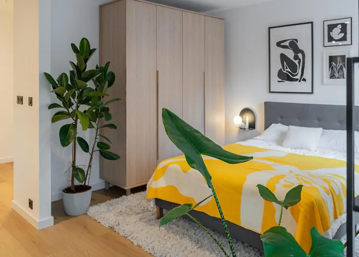 Bright And Cosy Flat Near The River